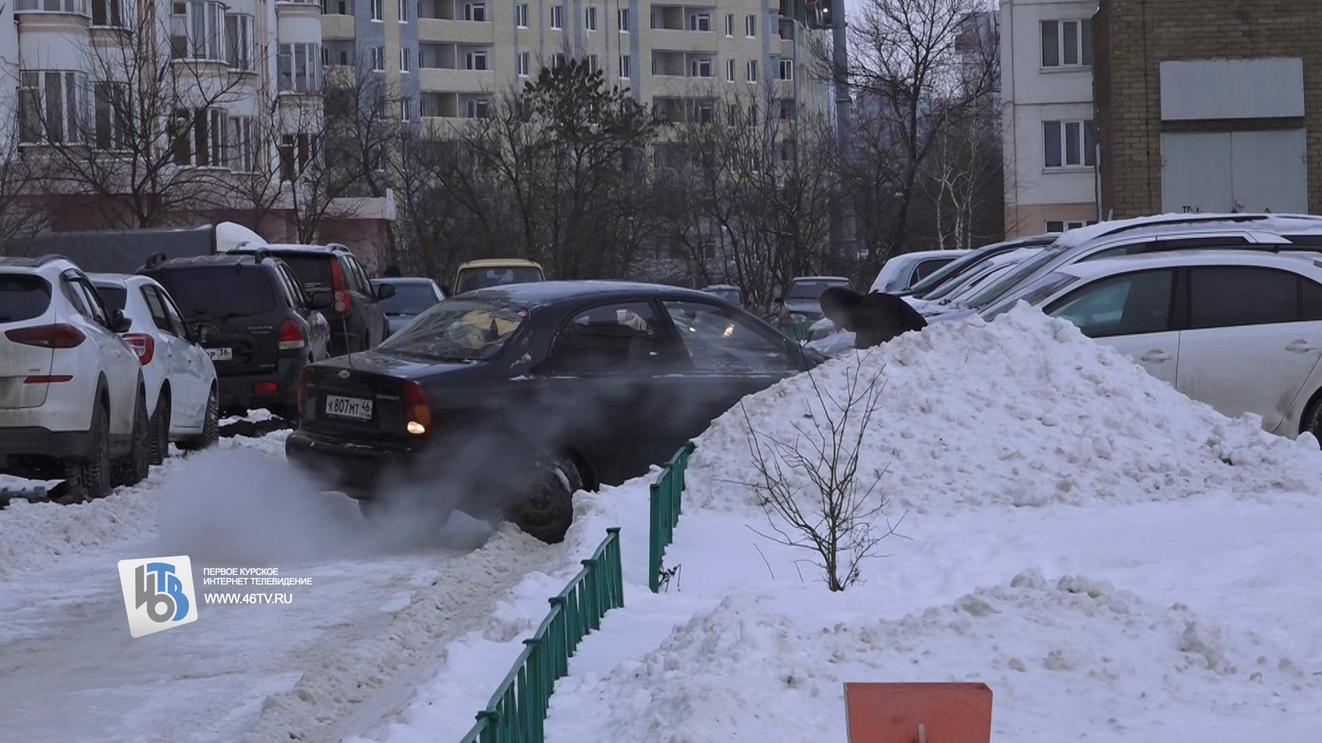 Лед во дворах на Клыкова 24.01.22.mp4